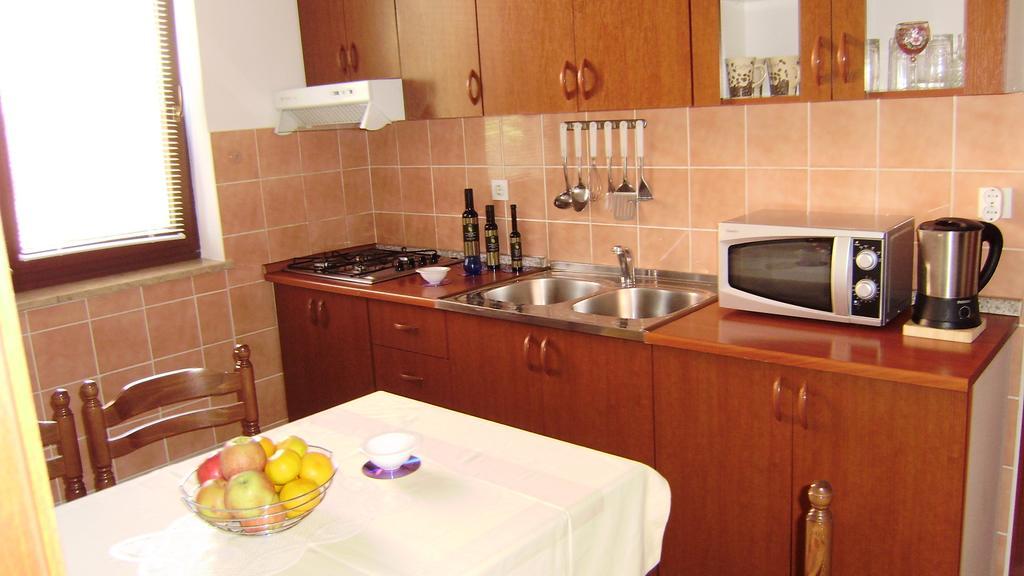 Egidio Gigi Bellich Holiday Apartments Family Houses Рабац Номер фото
